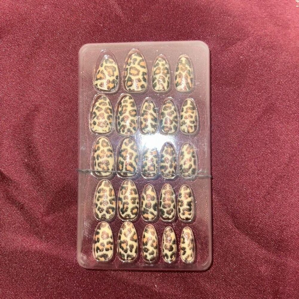 Leopard Glitter Stick on Nails